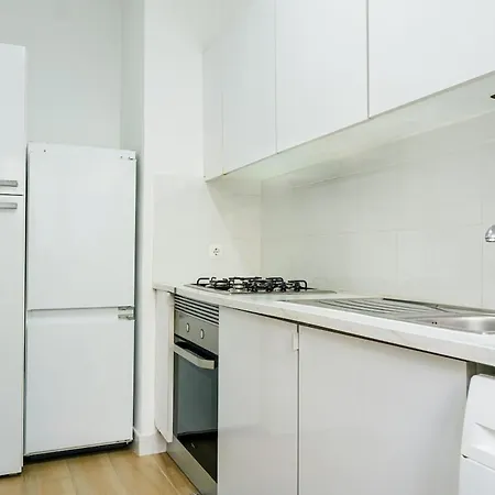 Ourique Charm - Near The Market & Metro