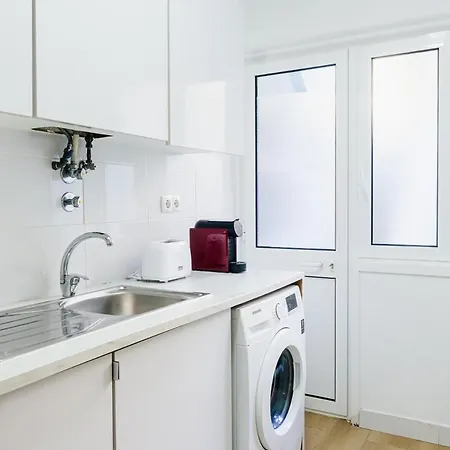 Ourique Charm - Near The Market & Metro *